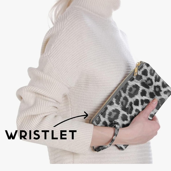 Leopard dual crossbody wristlet purse~ - Picture 3 of 10